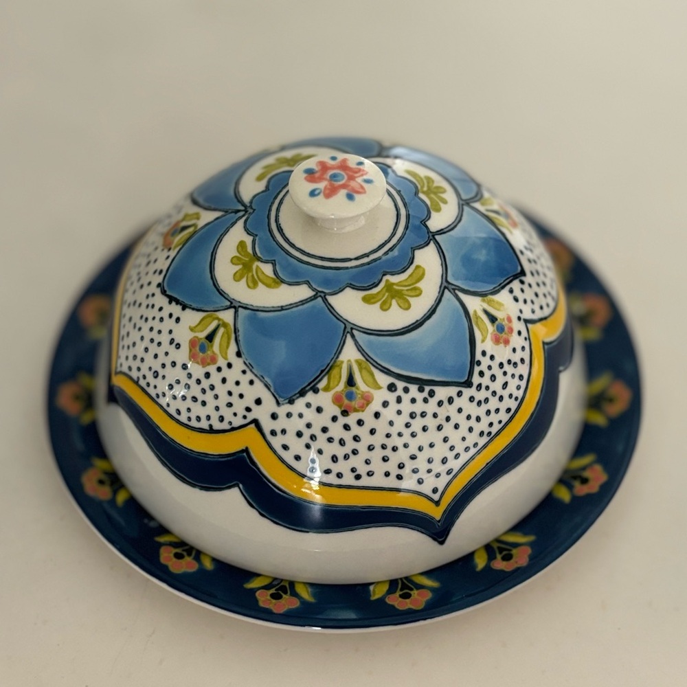 NWOT Anthropologie Round Covered Dish
